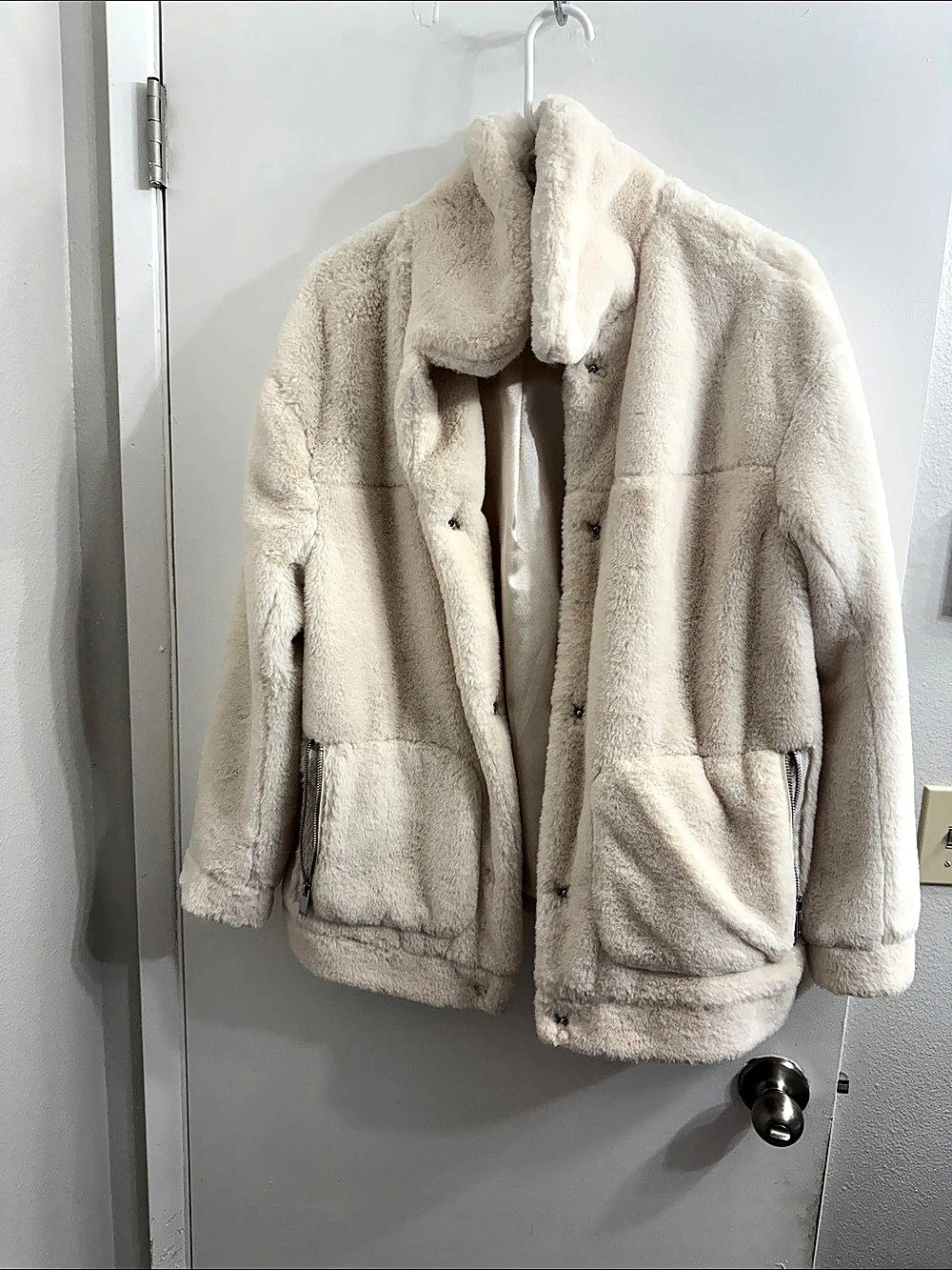 Urban Republic 9255 Teddy Jacket in Cream Size Medium
